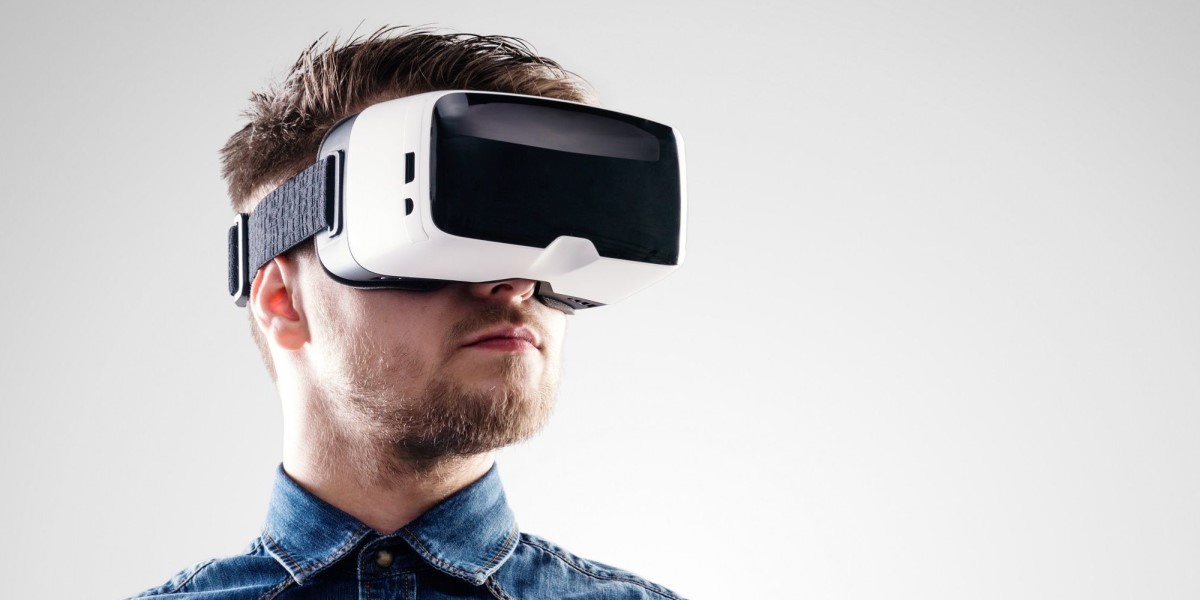 man in virtual reality-bril